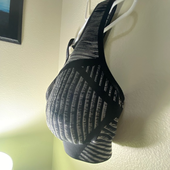 Nike Flyknit Sports Bra - Picture 4 of 5